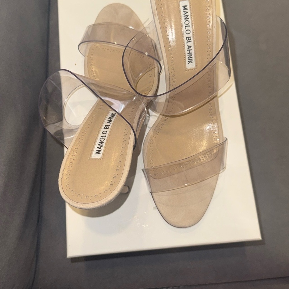 NWT Manolo Blahnik Nude Heels ❤️❤️